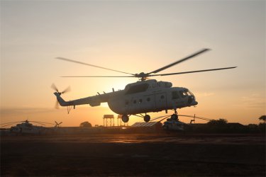 中国赴阿卜耶伊维和直升机分队欢度春节