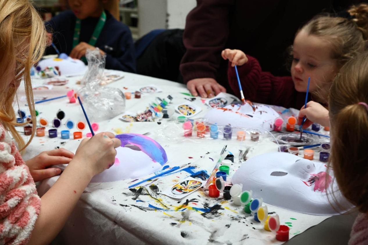 兰卡斯特中国庆典画脸谱。主办方供图