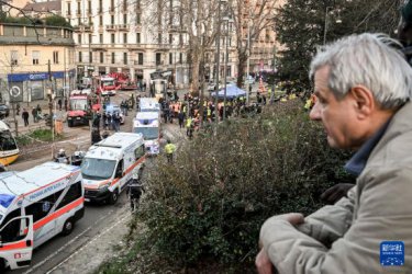 意大利米兰一辆电车脱轨造成一死多伤