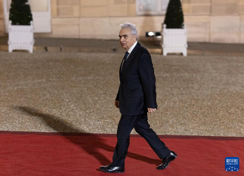 3月11日，国际能源署发表声明说，32个成员国一致同意释放4亿桶战略石油储备，以应对因美国和以色列军事打击伊朗导致全球石油供应紧张的局面。新华社记者 邬惠我 摄